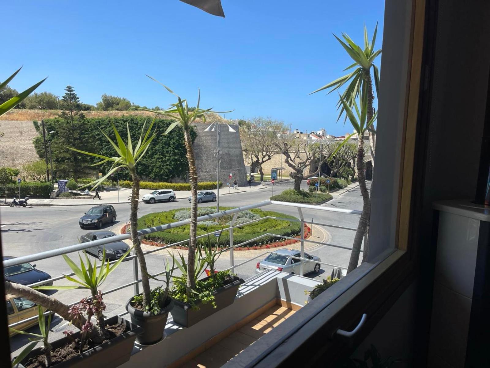 Oasis City Apartment Heraklion  Bagian luar foto